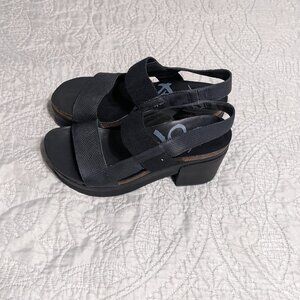 OTBT Indio Croc Embossed Chunky Slingback Platform Sandals (Black)